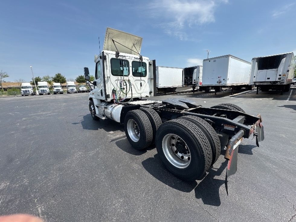 Day Cab Tractor-Heavy Duty Tractors-Freightliner-2019-Cascadia 12564ST-Swedesboro-NJ-357,120\n\t\tmiles-$ 42,750 - Image 5