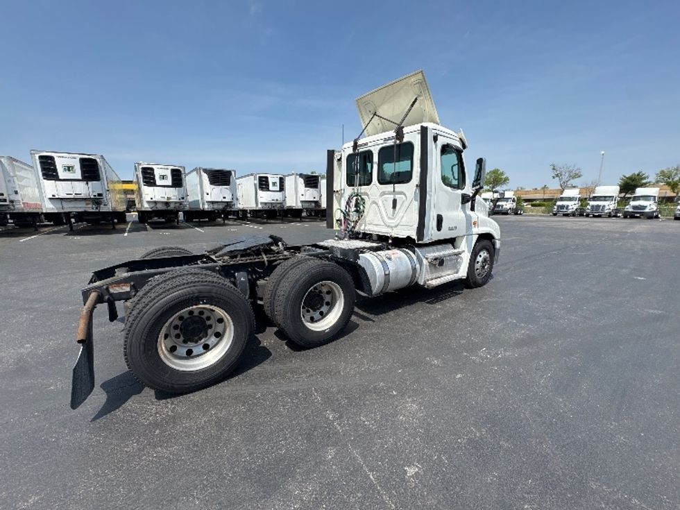 Day Cab Tractor-Heavy Duty Tractors-Freightliner-2019-Cascadia 12564ST-Swedesboro-NJ-357,120\n\t\tmiles-$ 42,750 - Image 7