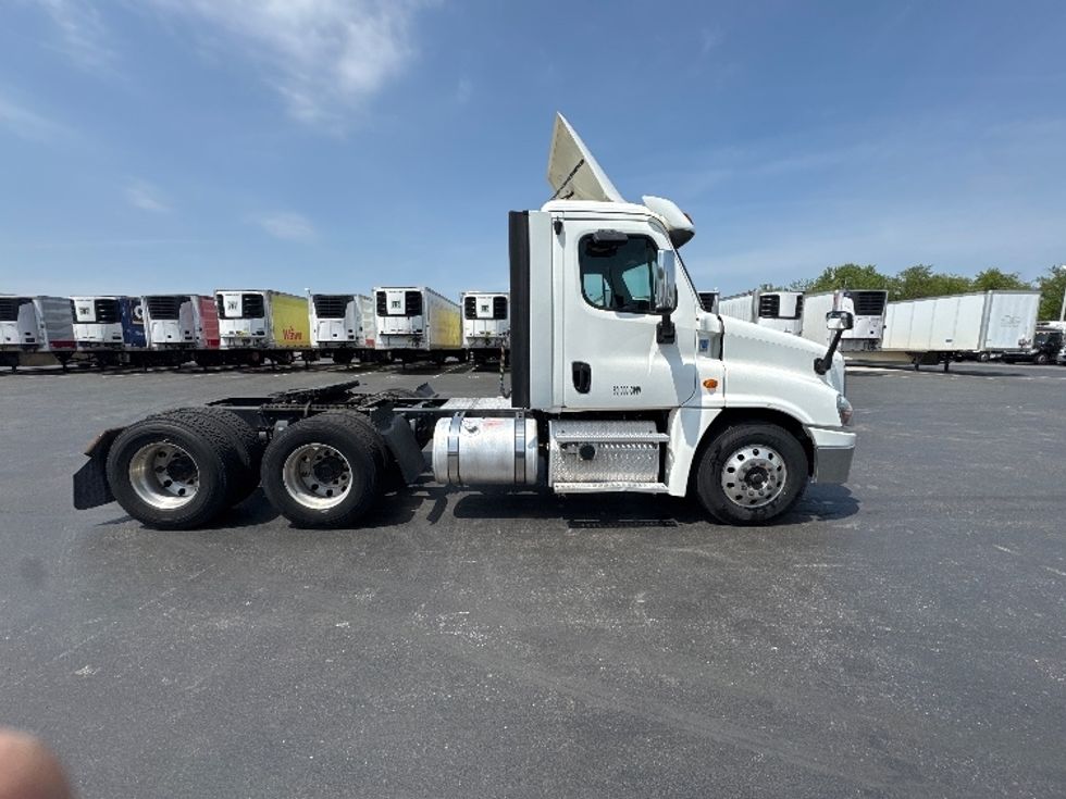 Day Cab Tractor-Heavy Duty Tractors-Freightliner-2019-Cascadia 12564ST-Swedesboro-NJ-357,120\n\t\tmiles-$ 42,750 - Image 8
