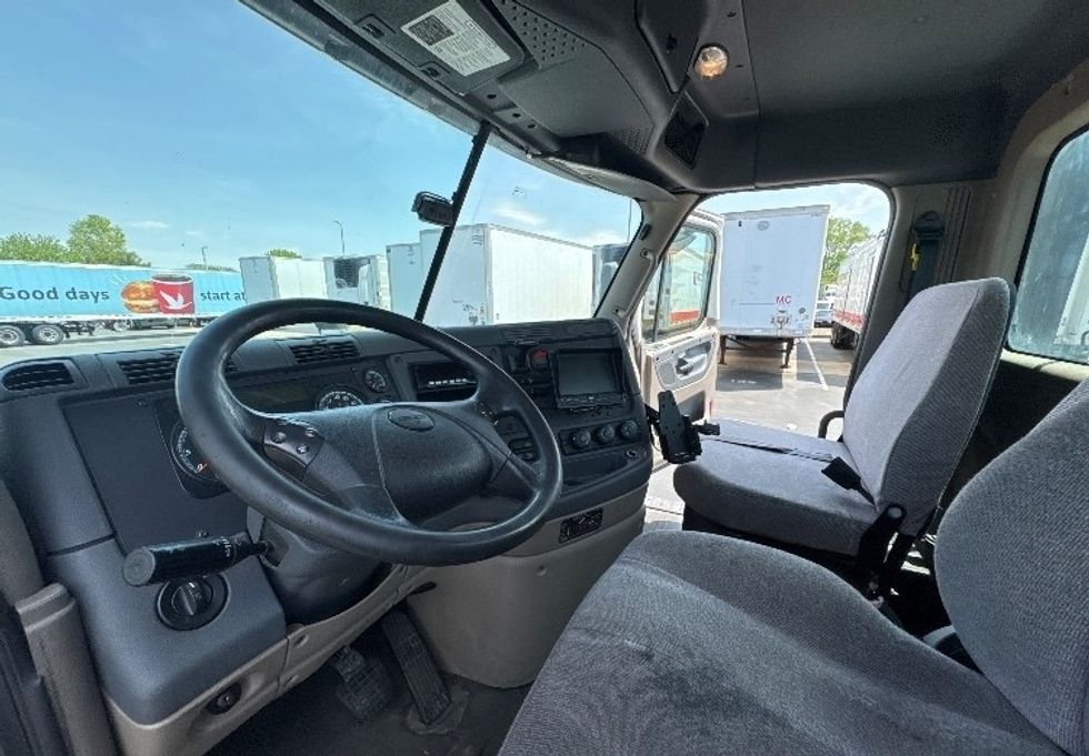 Day Cab Tractor-Heavy Duty Tractors-Freightliner-2019-Cascadia 12564ST-Swedesboro-NJ-360,742\n\t\tmiles-$ 34,000 - Image 10
