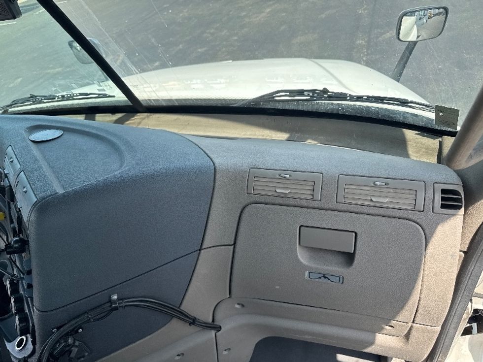 Day Cab Tractor-Heavy Duty Tractors-Freightliner-2019-Cascadia 12564ST-Swedesboro-NJ-360,742\n\t\tmiles-$ 34,000 - Image 13