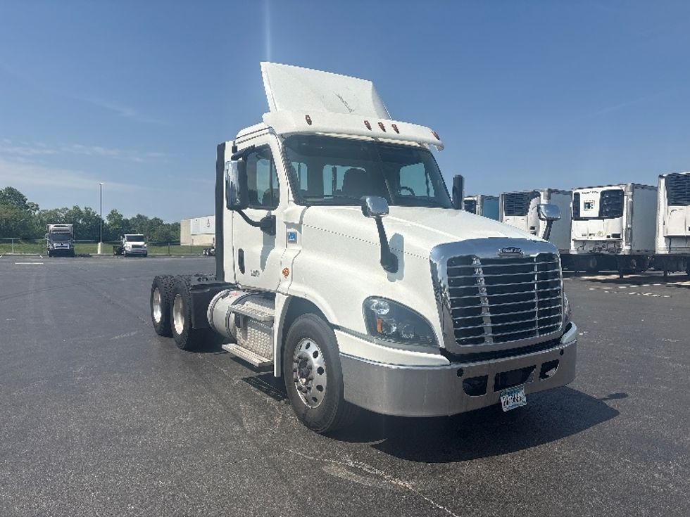 Day Cab Tractor-Heavy Duty Tractors-Freightliner-2019-Cascadia 12564ST-Swedesboro-NJ-392,773\n\t\tmiles-$ 41,000 - Image 1
