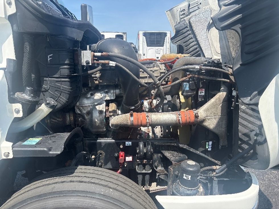 Day Cab Tractor-Heavy Duty Tractors-Freightliner-2019-Cascadia 12564ST-Swedesboro-NJ-392,773\n\t\tmiles-$ 41,000 - Image 15