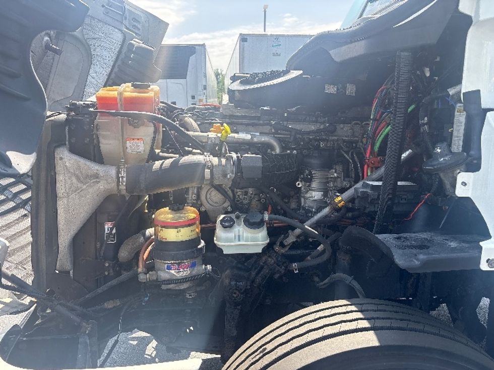 Day Cab Tractor-Heavy Duty Tractors-Freightliner-2019-Cascadia 12564ST-Swedesboro-NJ-392,773\n\t\tmiles-$ 41,000 - Image 16