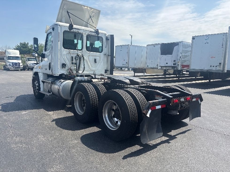 Day Cab Tractor-Heavy Duty Tractors-Freightliner-2019-Cascadia 12564ST-Swedesboro-NJ-392,773\n\t\tmiles-$ 41,000 - Image 5