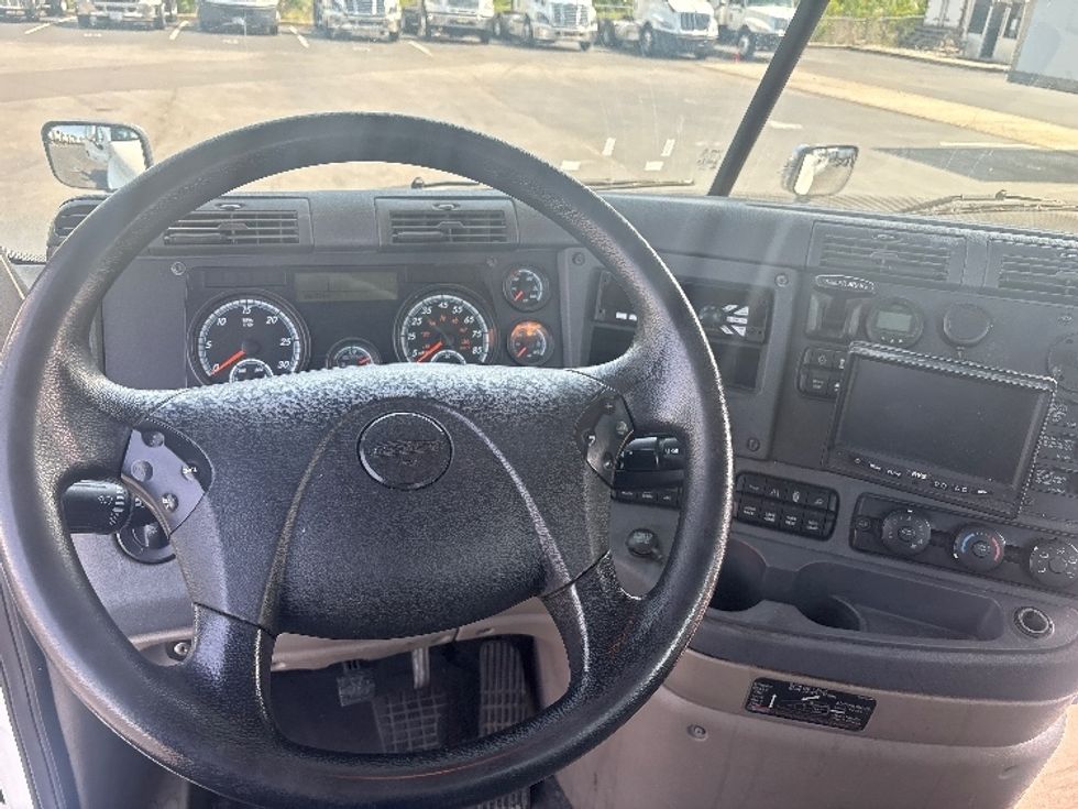 Day Cab Tractor-Heavy Duty Tractors-Freightliner-2019-Cascadia 12564ST-Swedesboro-NJ-413,780\n\t\tmiles-$ 32,500 - Image 11
