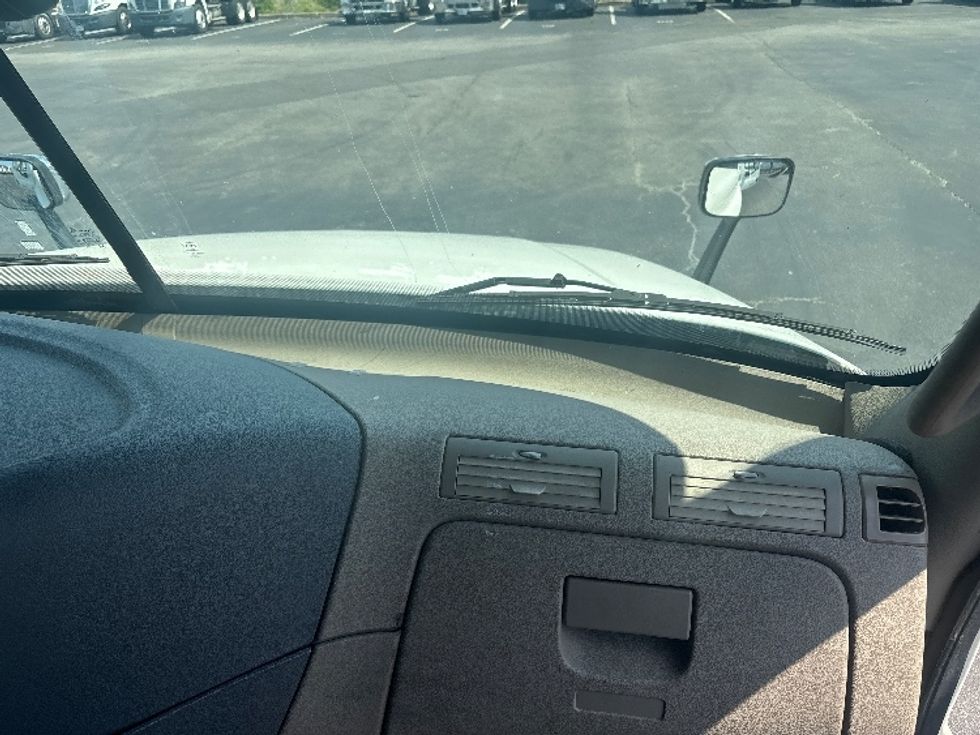 Day Cab Tractor-Heavy Duty Tractors-Freightliner-2019-Cascadia 12564ST-Swedesboro-NJ-413,780\n\t\tmiles-$ 32,500 - Image 13
