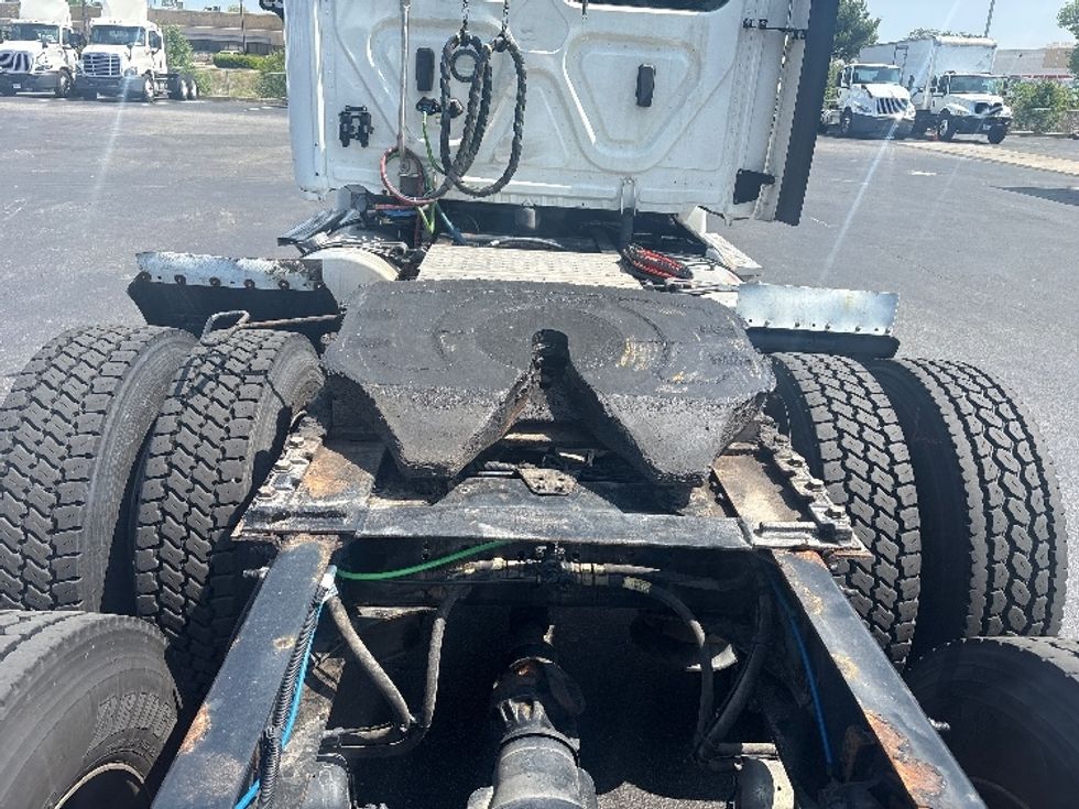 Day Cab Tractor-Heavy Duty Tractors-Freightliner-2019-Cascadia 12564ST-Swedesboro-NJ-413,780\n\t\tmiles-$ 32,500 - Image 6