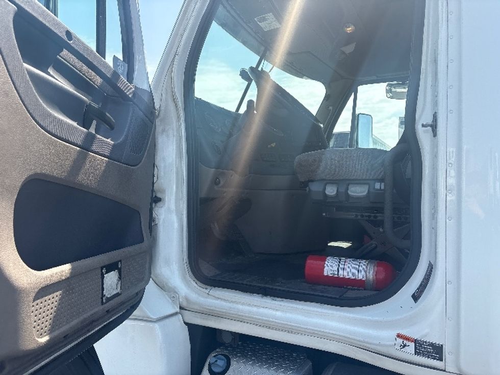 Day Cab Tractor-Heavy Duty Tractors-Freightliner-2019-Cascadia 12564ST-Swedesboro-NJ-413,780\n\t\tmiles-$ 32,500 - Image 9
