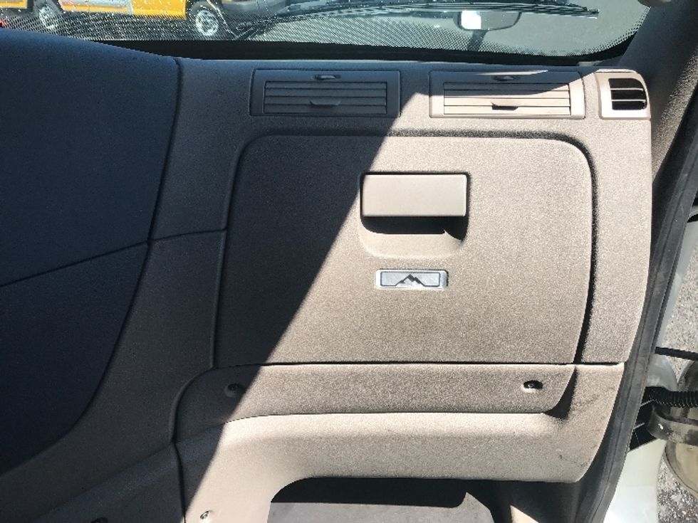 Day Cab Tractor-Heavy Duty Tractors-Freightliner-2019-Cascadia 12564ST-Tacoma-WA-530,569\n\t\tmiles-$ 36,000 - Image 13