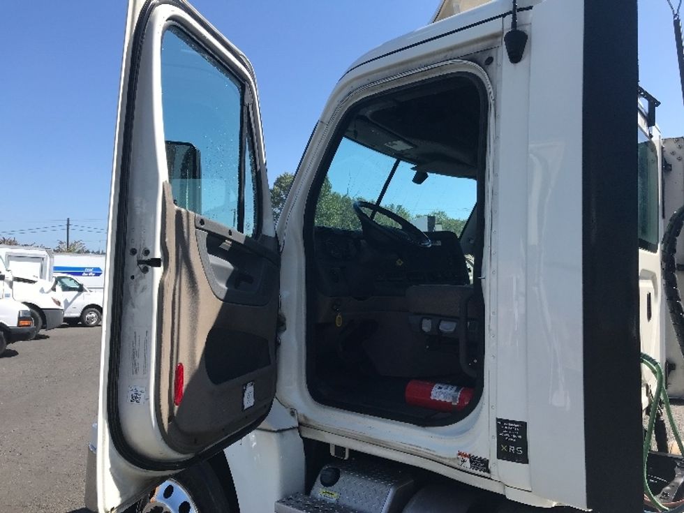 Day Cab Tractor-Heavy Duty Tractors-Freightliner-2019-Cascadia 12564ST-Tacoma-WA-530,569\n\t\tmiles-$ 36,000 - Image 9