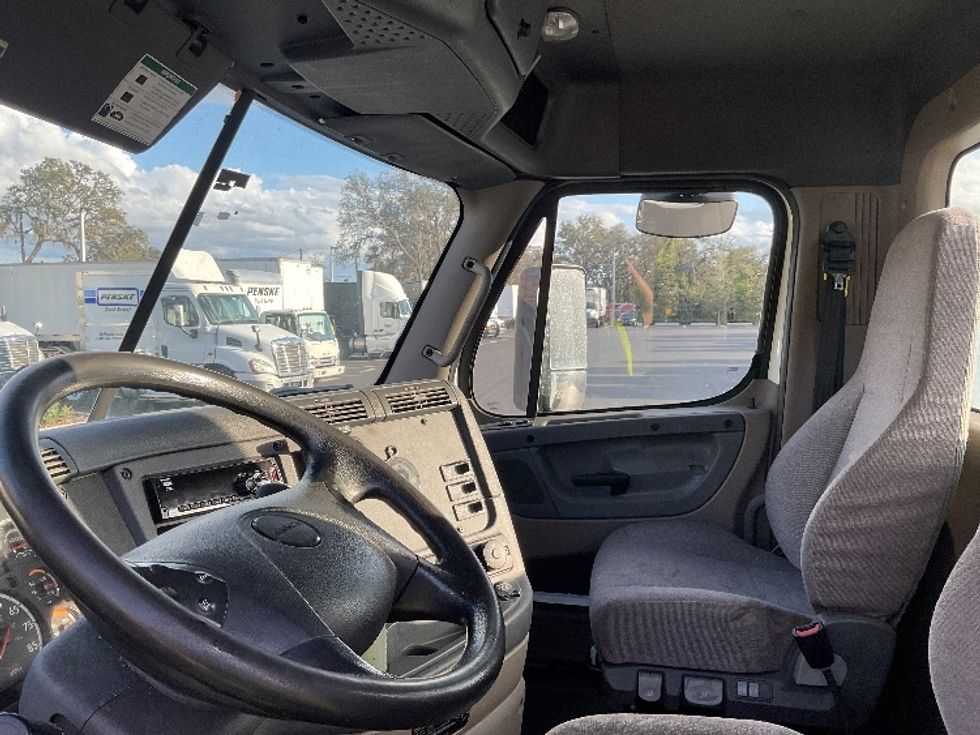 Day Cab Tractor-Heavy Duty Tractors-Freightliner-2019-Cascadia 12564ST-Tampa-FL-244,465\n\t\tmiles-$ 47,500 - Image 10