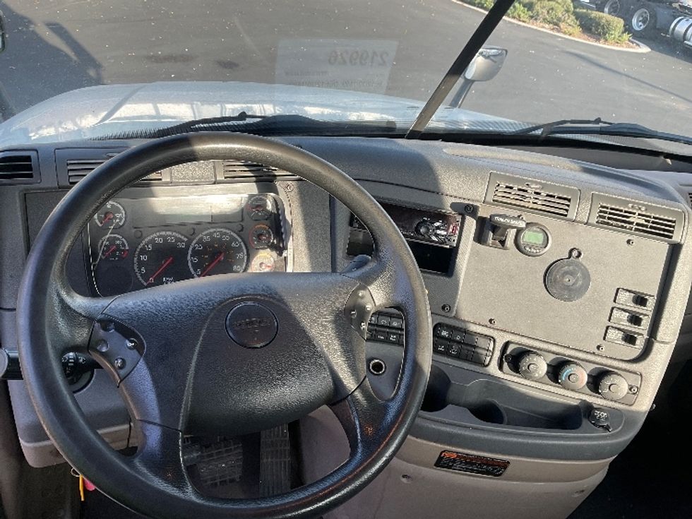 Day Cab Tractor-Heavy Duty Tractors-Freightliner-2019-Cascadia 12564ST-Tampa-FL-244,465\n\t\tmiles-$ 47,500 - Image 11