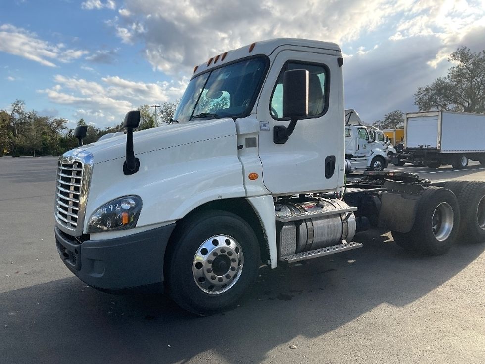 Day Cab Tractor-Heavy Duty Tractors-Freightliner-2019-Cascadia 12564ST-Tampa-FL-244,465\n\t\tmiles-$ 47,500 - Image 3