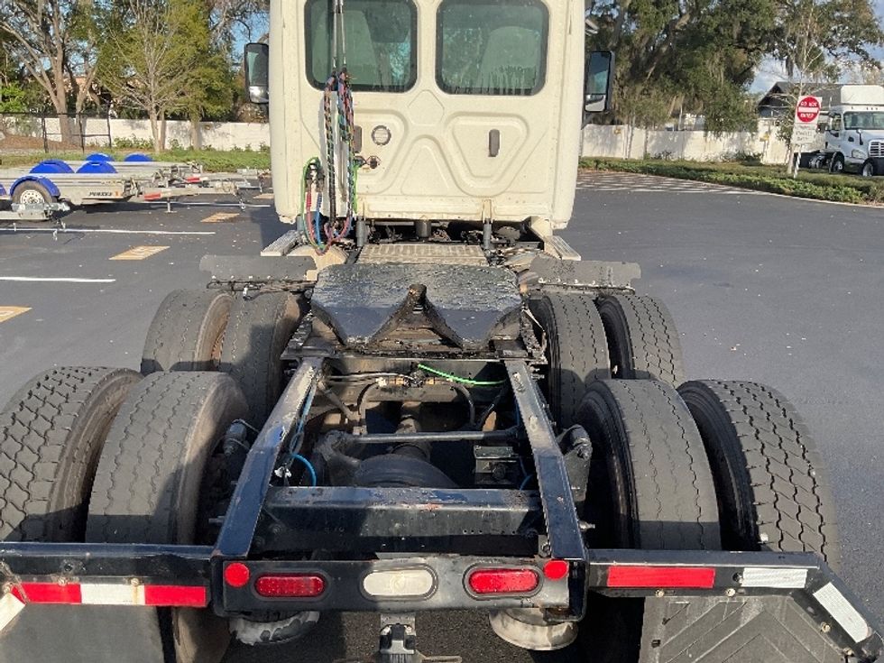 Day Cab Tractor-Heavy Duty Tractors-Freightliner-2019-Cascadia 12564ST-Tampa-FL-244,465\n\t\tmiles-$ 47,500 - Image 6