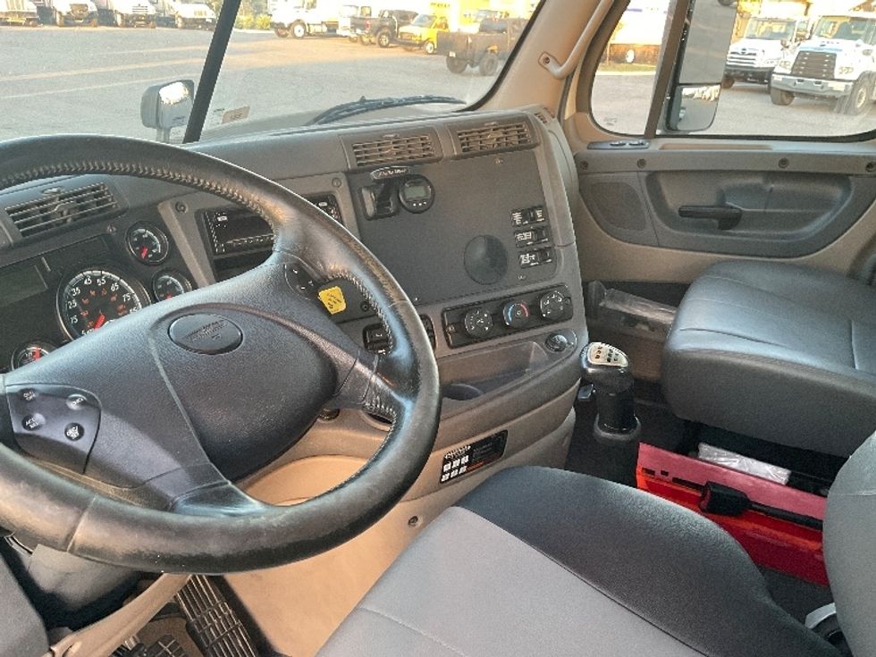 Day Cab Tractor-Heavy Duty Tractors-Freightliner-2019-Cascadia 12564ST-Tampa-FL-349,235\n\t\tmiles-$ 38,250 - Image 10