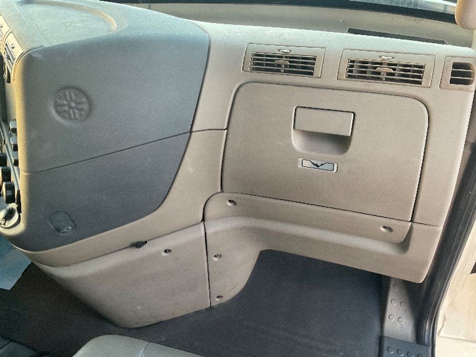 Day Cab Tractor-Heavy Duty Tractors-Freightliner-2019-Cascadia 12564ST-Tampa-FL-349,235\n\t\tmiles-$ 38,250 - Image 13