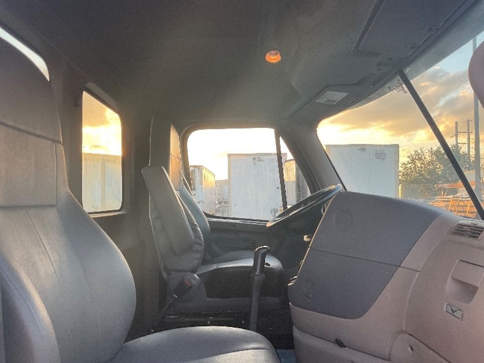 Day Cab Tractor-Heavy Duty Tractors-Freightliner-2019-Cascadia 12564ST-Tampa-FL-349,235\n\t\tmiles-$ 38,250 - Image 14