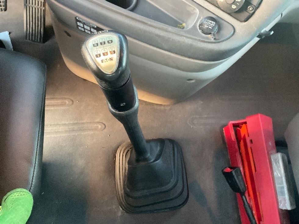 Day Cab Tractor-Heavy Duty Tractors-Freightliner-2019-Cascadia 12564ST-Tampa-FL-349,235\n\t\tmiles-$ 38,250 - Image 16