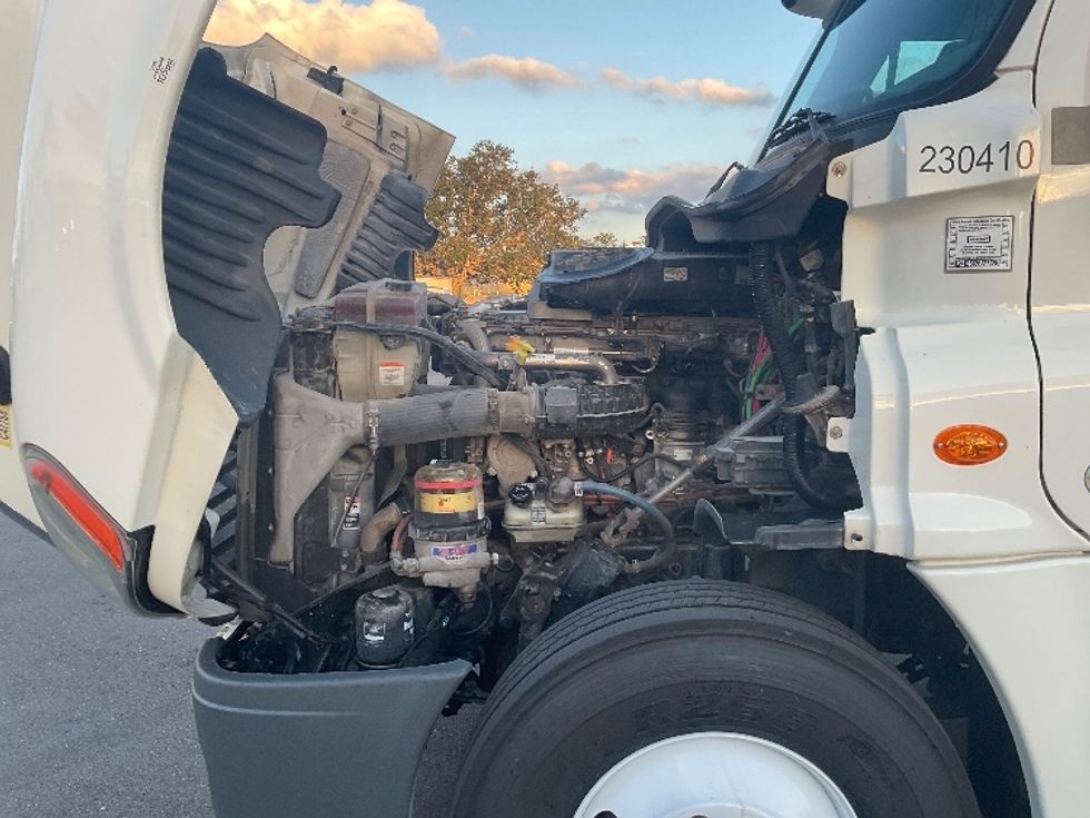 Day Cab Tractor-Heavy Duty Tractors-Freightliner-2019-Cascadia 12564ST-Tampa-FL-349,235\n\t\tmiles-$ 38,250 - Image 17