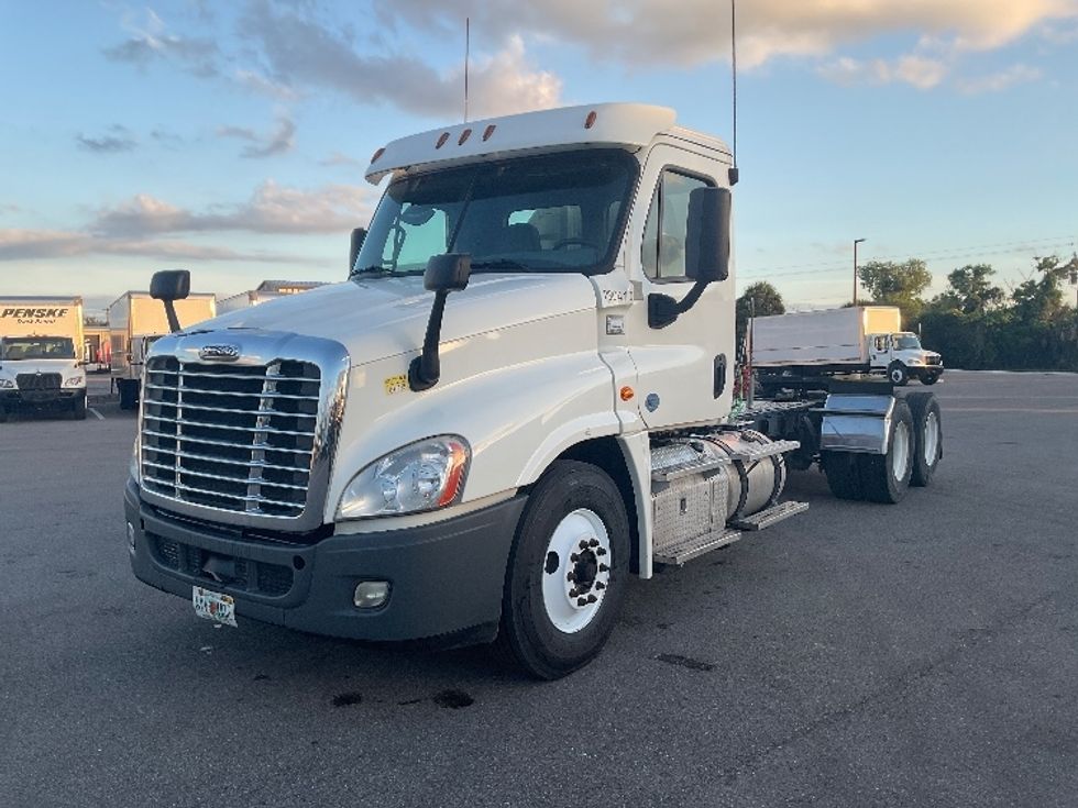 Day Cab Tractor-Heavy Duty Tractors-Freightliner-2019-Cascadia 12564ST-Tampa-FL-349,235\n\t\tmiles-$ 38,250 - Image 3