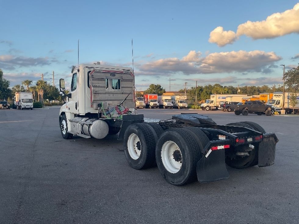 Day Cab Tractor-Heavy Duty Tractors-Freightliner-2019-Cascadia 12564ST-Tampa-FL-349,235\n\t\tmiles-$ 38,250 - Image 5