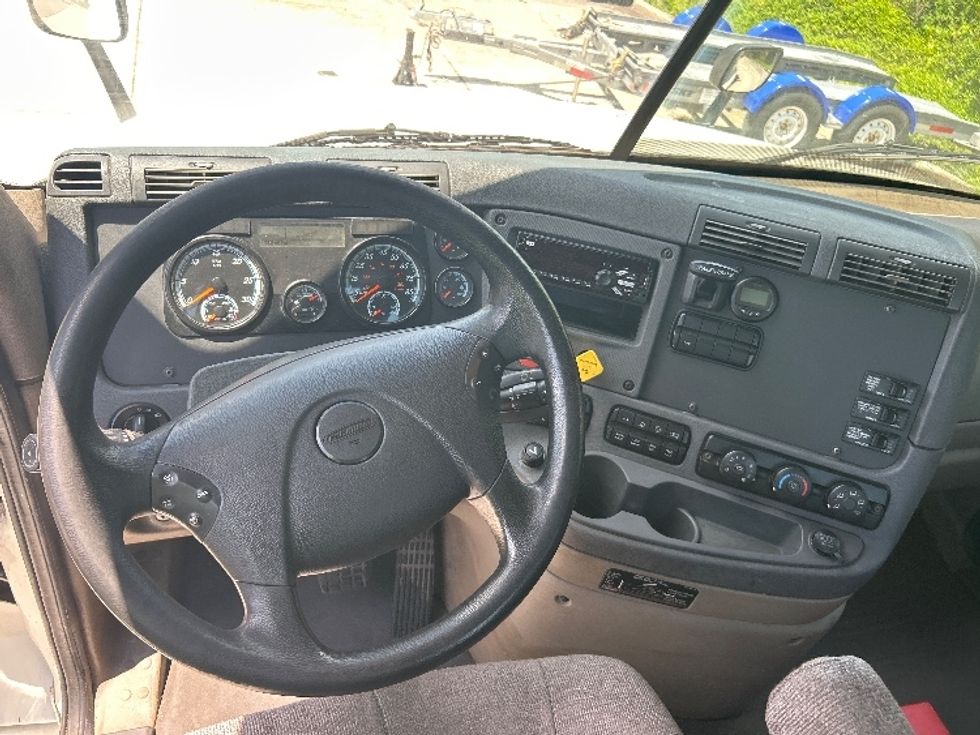 Day Cab Tractor-Heavy Duty Tractors-Freightliner-2019-Cascadia 12564ST-Tampa-FL-382,451\n\t\tmiles-$ 44,000 - Image 11