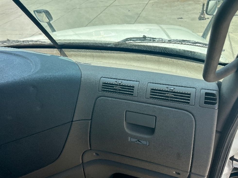 Day Cab Tractor-Heavy Duty Tractors-Freightliner-2019-Cascadia 12564ST-Tampa-FL-382,451\n\t\tmiles-$ 44,000 - Image 13