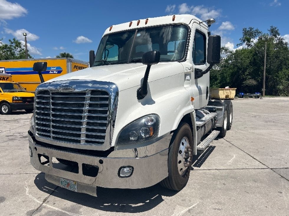Day Cab Tractor-Heavy Duty Tractors-Freightliner-2019-Cascadia 12564ST-Tampa-FL-382,451\n\t\tmiles-$ 44,000 - Image 3