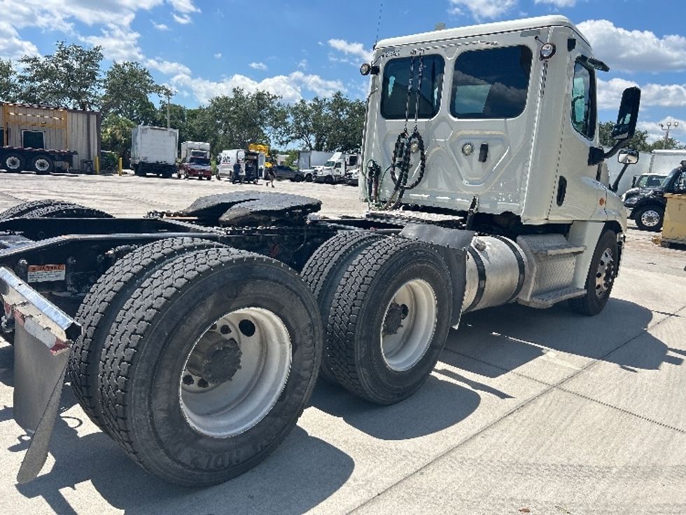 Day Cab Tractor-Heavy Duty Tractors-Freightliner-2019-Cascadia 12564ST-Tampa-FL-382,451\n\t\tmiles-$ 44,000 - Image 7