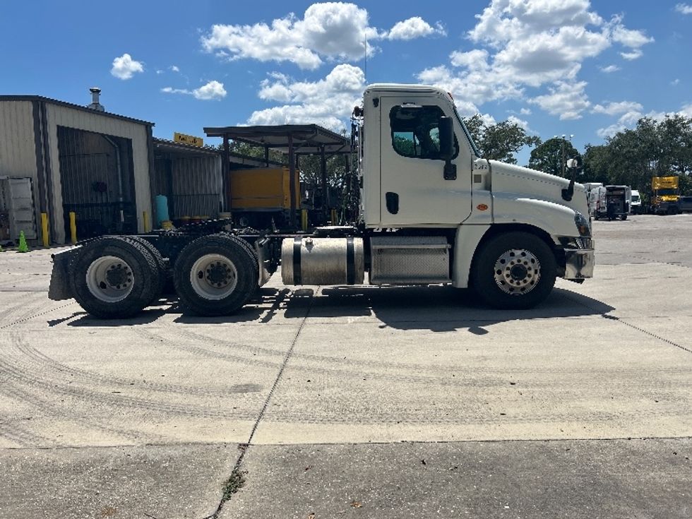 Day Cab Tractor-Heavy Duty Tractors-Freightliner-2019-Cascadia 12564ST-Tampa-FL-382,451\n\t\tmiles-$ 44,000 - Image 8