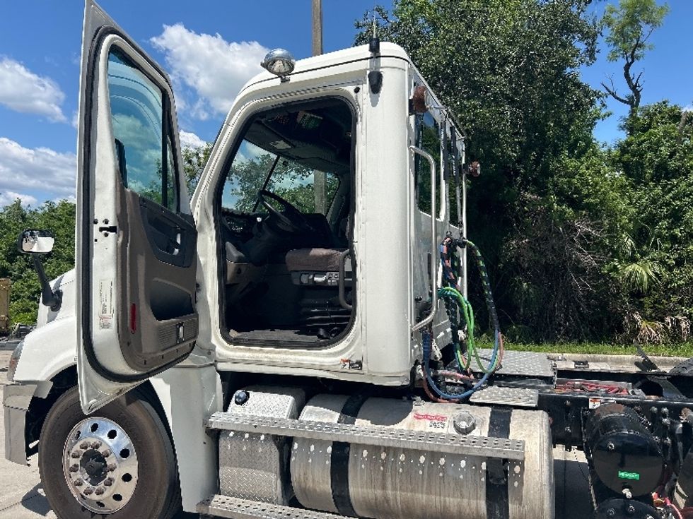 Day Cab Tractor-Heavy Duty Tractors-Freightliner-2019-Cascadia 12564ST-Tampa-FL-382,451\n\t\tmiles-$ 44,000 - Image 9