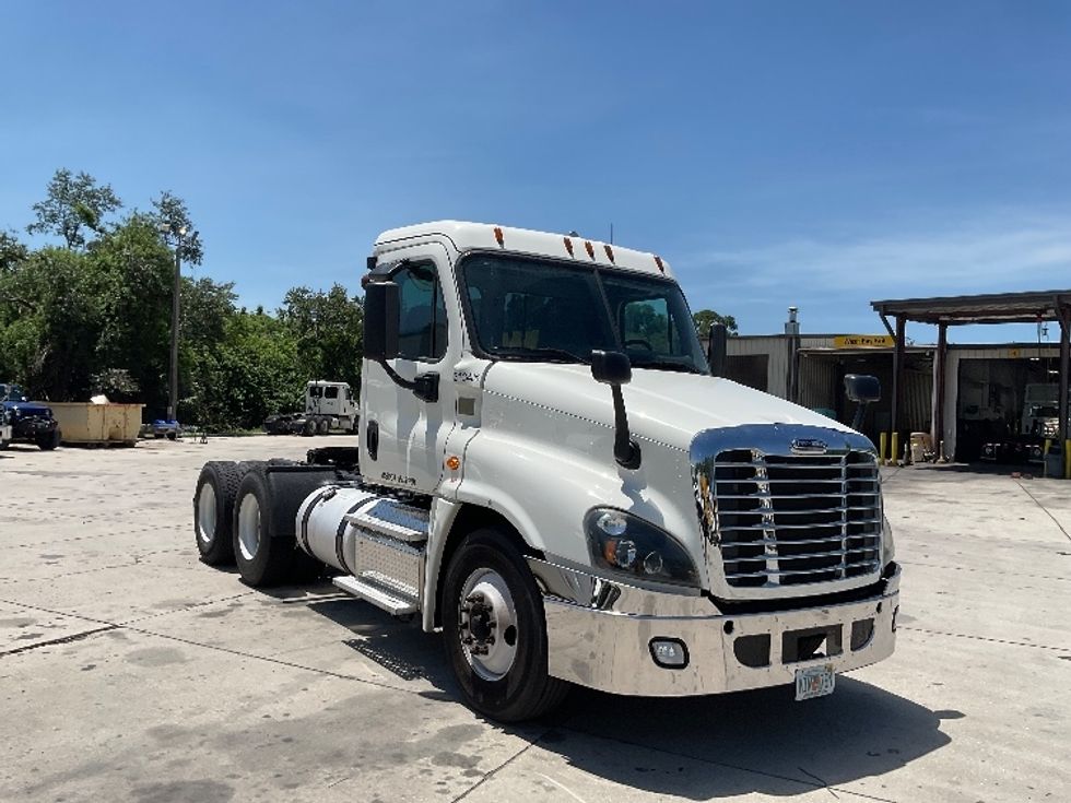 Day Cab Tractor-Heavy Duty Tractors-Freightliner-2019-Cascadia 12564ST-Tampa-FL-421,852\n\t\tmiles-$ 41,750 - Image 1