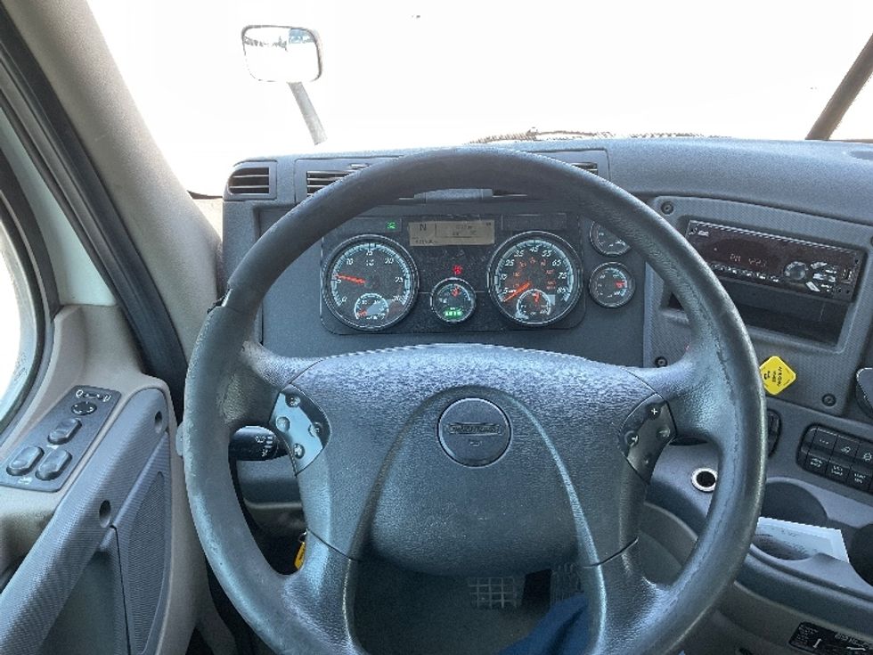 Day Cab Tractor-Heavy Duty Tractors-Freightliner-2019-Cascadia 12564ST-Tampa-FL-421,852\n\t\tmiles-$ 41,750 - Image 11