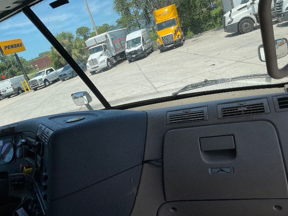 Day Cab Tractor-Heavy Duty Tractors-Freightliner-2019-Cascadia 12564ST-Tampa-FL-421,852\n\t\tmiles-$ 41,750 - Image 13