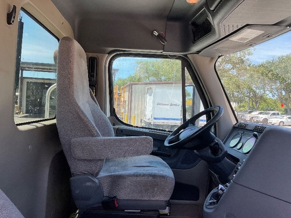 Day Cab Tractor-Heavy Duty Tractors-Freightliner-2019-Cascadia 12564ST-Tampa-FL-421,852\n\t\tmiles-$ 41,750 - Image 14