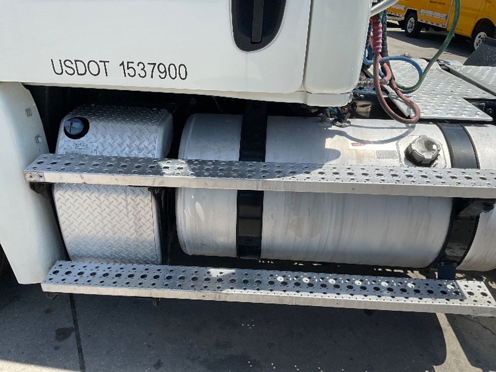 Day Cab Tractor-Heavy Duty Tractors-Freightliner-2019-Cascadia 12564ST-Tampa-FL-421,852\n\t\tmiles-$ 41,750 - Image 17