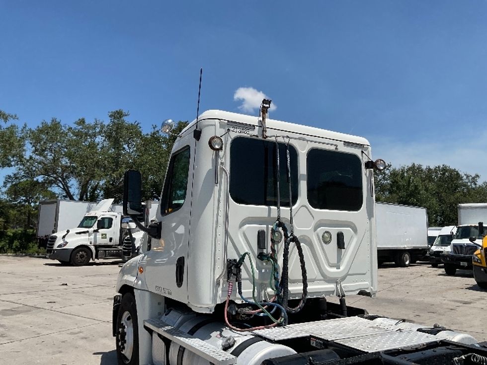 Day Cab Tractor-Heavy Duty Tractors-Freightliner-2019-Cascadia 12564ST-Tampa-FL-421,852\n\t\tmiles-$ 41,750 - Image 19