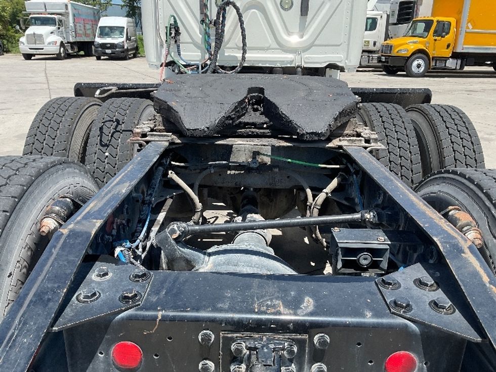 Day Cab Tractor-Heavy Duty Tractors-Freightliner-2019-Cascadia 12564ST-Tampa-FL-421,852\n\t\tmiles-$ 41,750 - Image 6