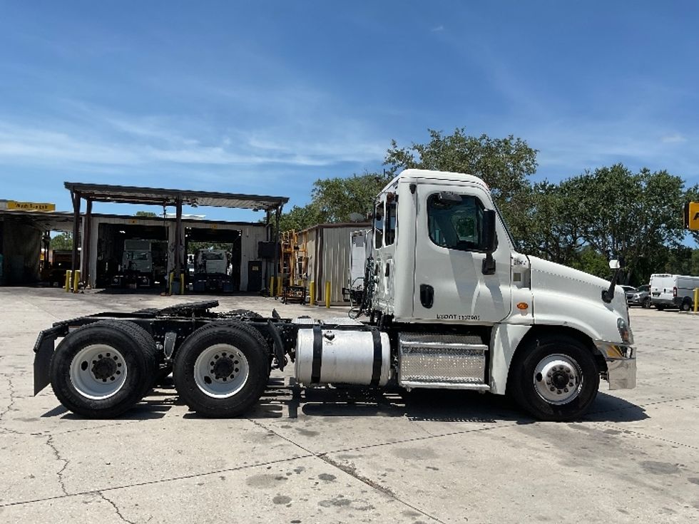 Day Cab Tractor-Heavy Duty Tractors-Freightliner-2019-Cascadia 12564ST-Tampa-FL-421,852\n\t\tmiles-$ 41,750 - Image 8