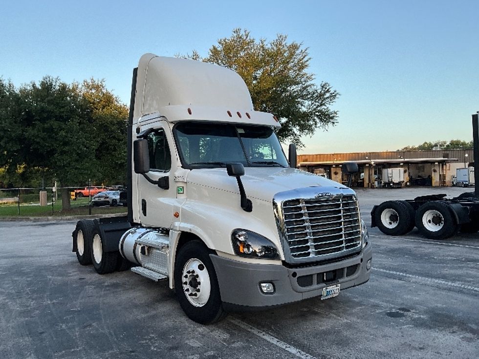 Day Cab Tractor-Heavy Duty Tractors-Freightliner-2019-Cascadia 12564ST-Tampa-FL-512,550\n\t\tmiles-$ 31,500 - Image 1