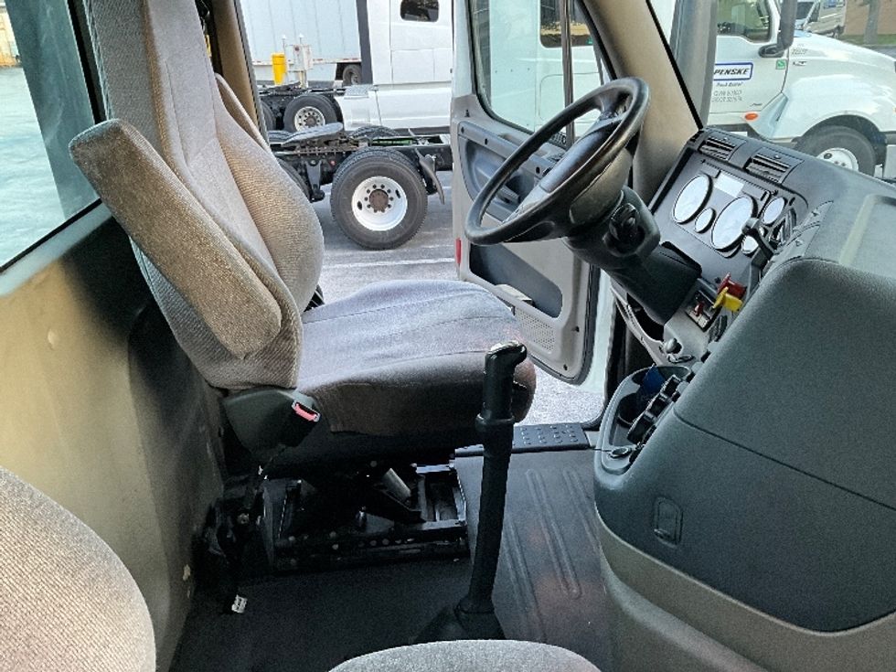 Day Cab Tractor-Heavy Duty Tractors-Freightliner-2019-Cascadia 12564ST-Tampa-FL-512,550\n\t\tmiles-$ 31,500 - Image 13