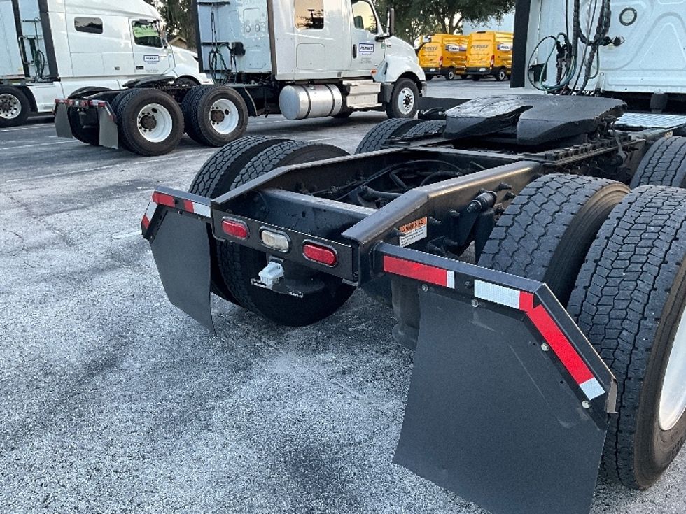 Day Cab Tractor-Heavy Duty Tractors-Freightliner-2019-Cascadia 12564ST-Tampa-FL-512,550\n\t\tmiles-$ 31,500 - Image 16