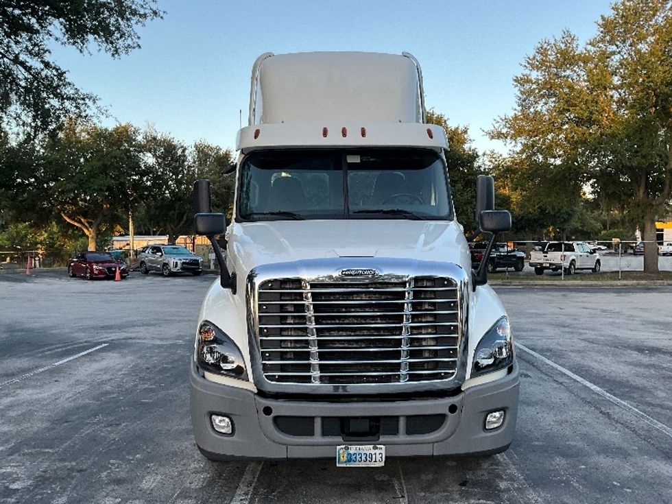 Day Cab Tractor-Heavy Duty Tractors-Freightliner-2019-Cascadia 12564ST-Tampa-FL-512,550\n\t\tmiles-$ 31,500 - Image 2