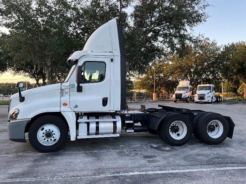 Day Cab Tractor-Heavy Duty Tractors-Freightliner-2019-Cascadia 12564ST-Tampa-FL-512,550\n\t\tmiles-$ 31,500 - Image 4