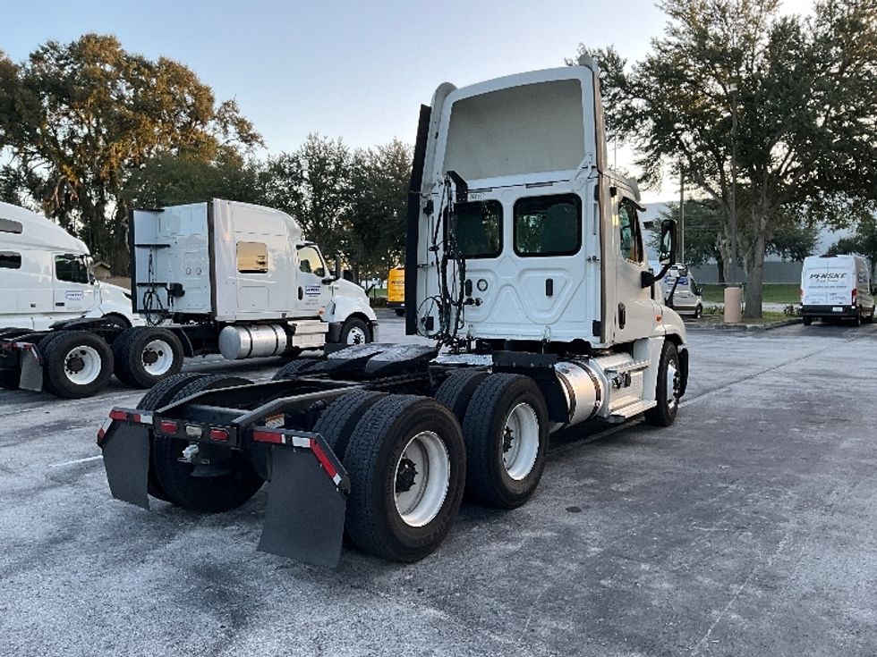 Day Cab Tractor-Heavy Duty Tractors-Freightliner-2019-Cascadia 12564ST-Tampa-FL-512,550\n\t\tmiles-$ 31,500 - Image 6