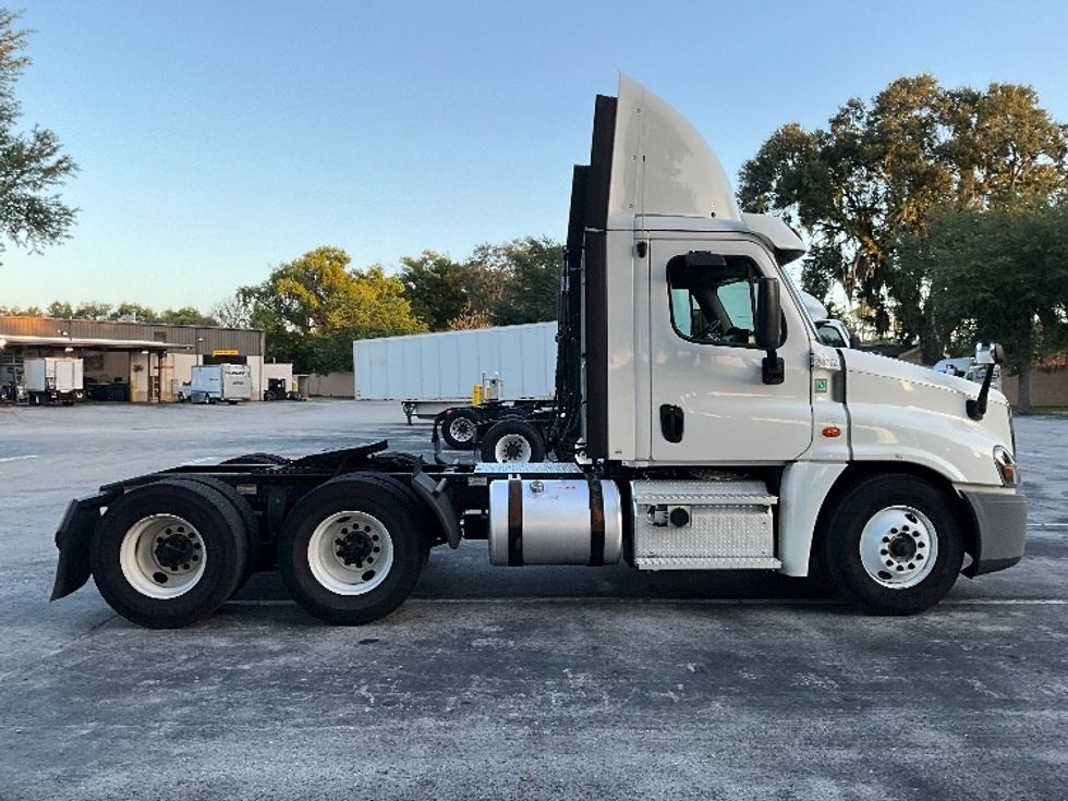 Day Cab Tractor-Heavy Duty Tractors-Freightliner-2019-Cascadia 12564ST-Tampa-FL-512,550\n\t\tmiles-$ 31,500 - Image 7