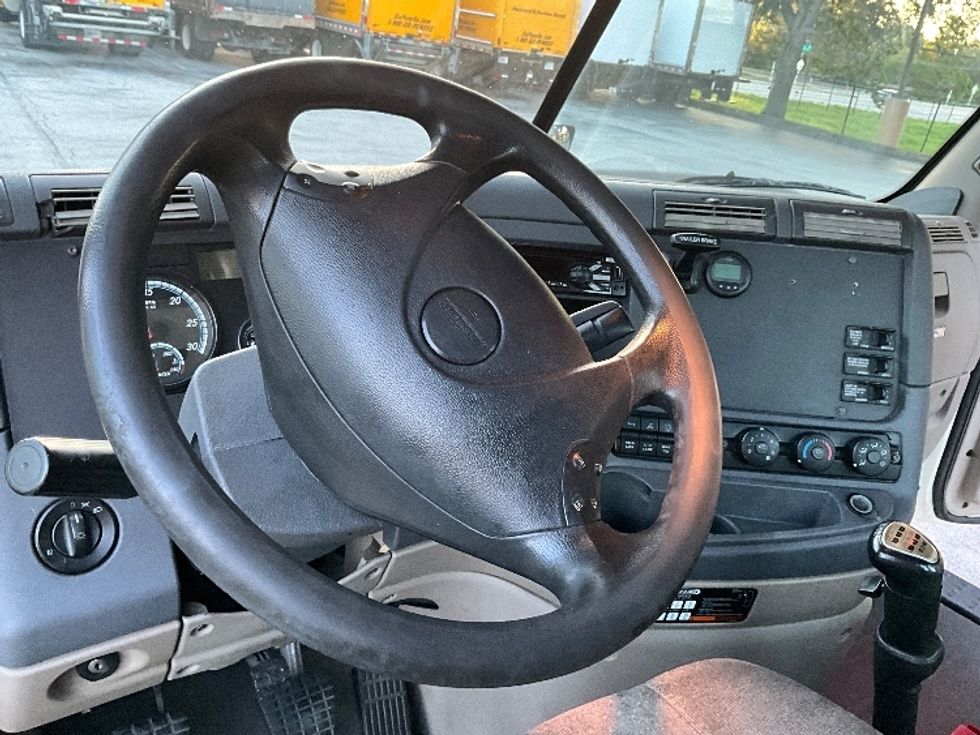 Day Cab Tractor-Heavy Duty Tractors-Freightliner-2019-Cascadia 12564ST-Tampa-FL-512,550\n\t\tmiles-$ 31,500 - Image 9