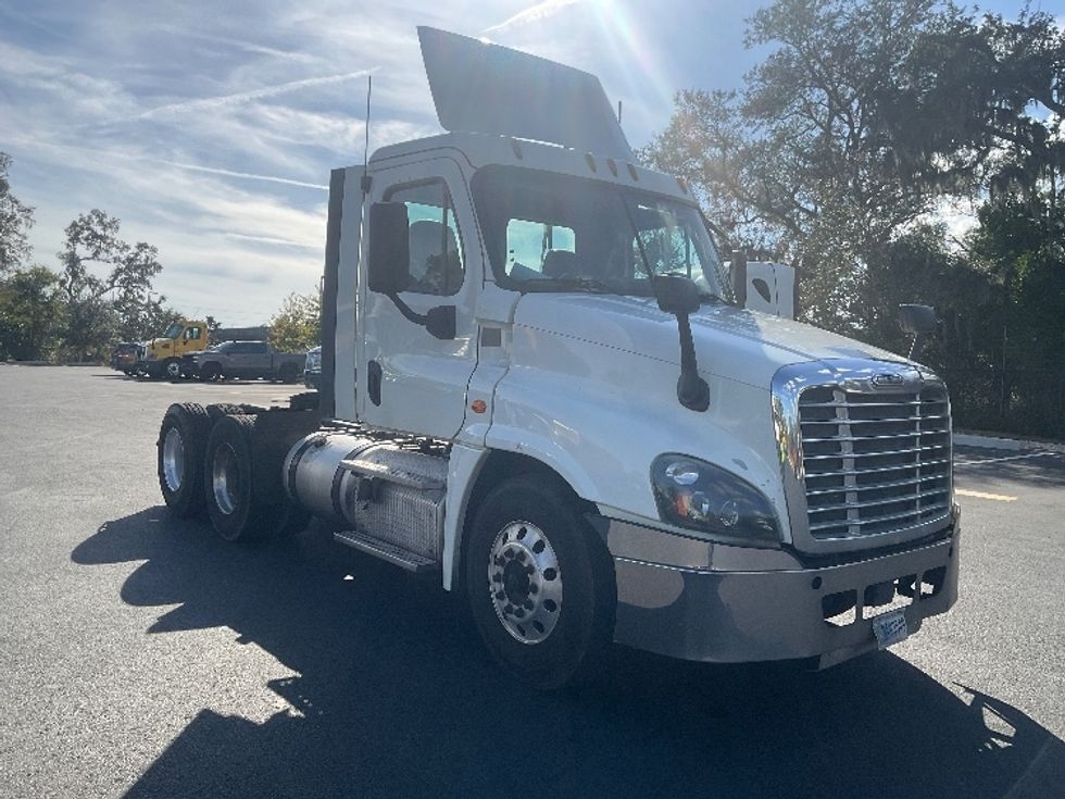 Day Cab Tractor-Heavy Duty Tractors-Freightliner-2019-Cascadia 12564ST-Tampa-FL-513,788\n\t\tmiles-$ 34,500 - Image 1