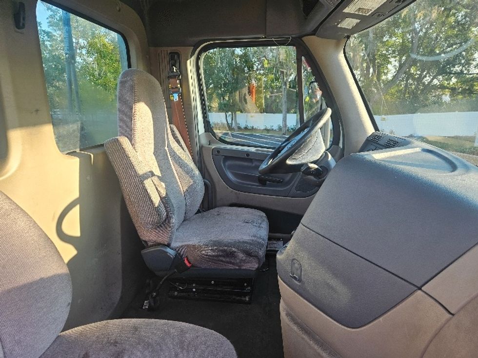 Day Cab Tractor-Heavy Duty Tractors-Freightliner-2019-Cascadia 12564ST-Tampa-FL-513,788\n\t\tmiles-$ 34,500 - Image 15